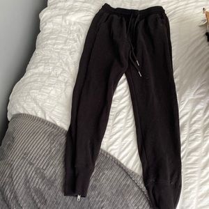 Garage black joggers